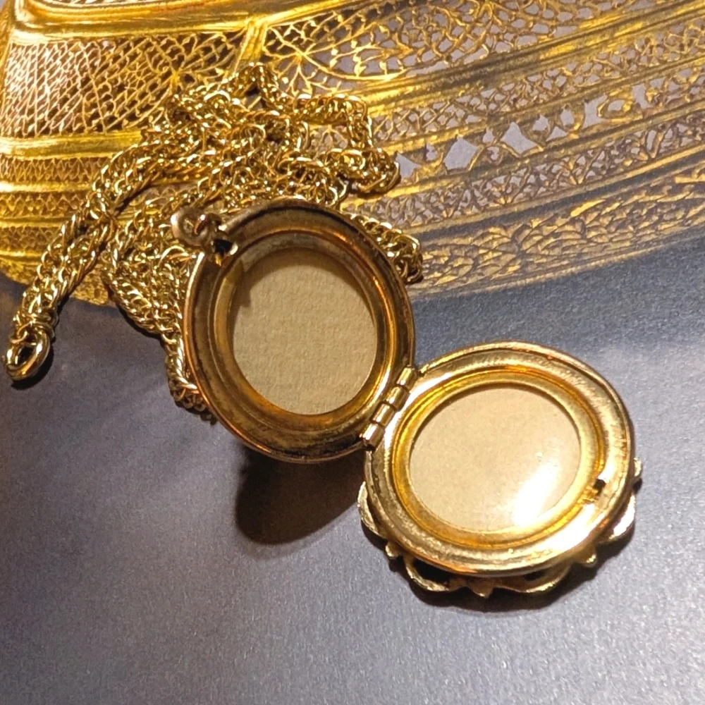 Vintage Two Picture Locket Necklace Gold Plated